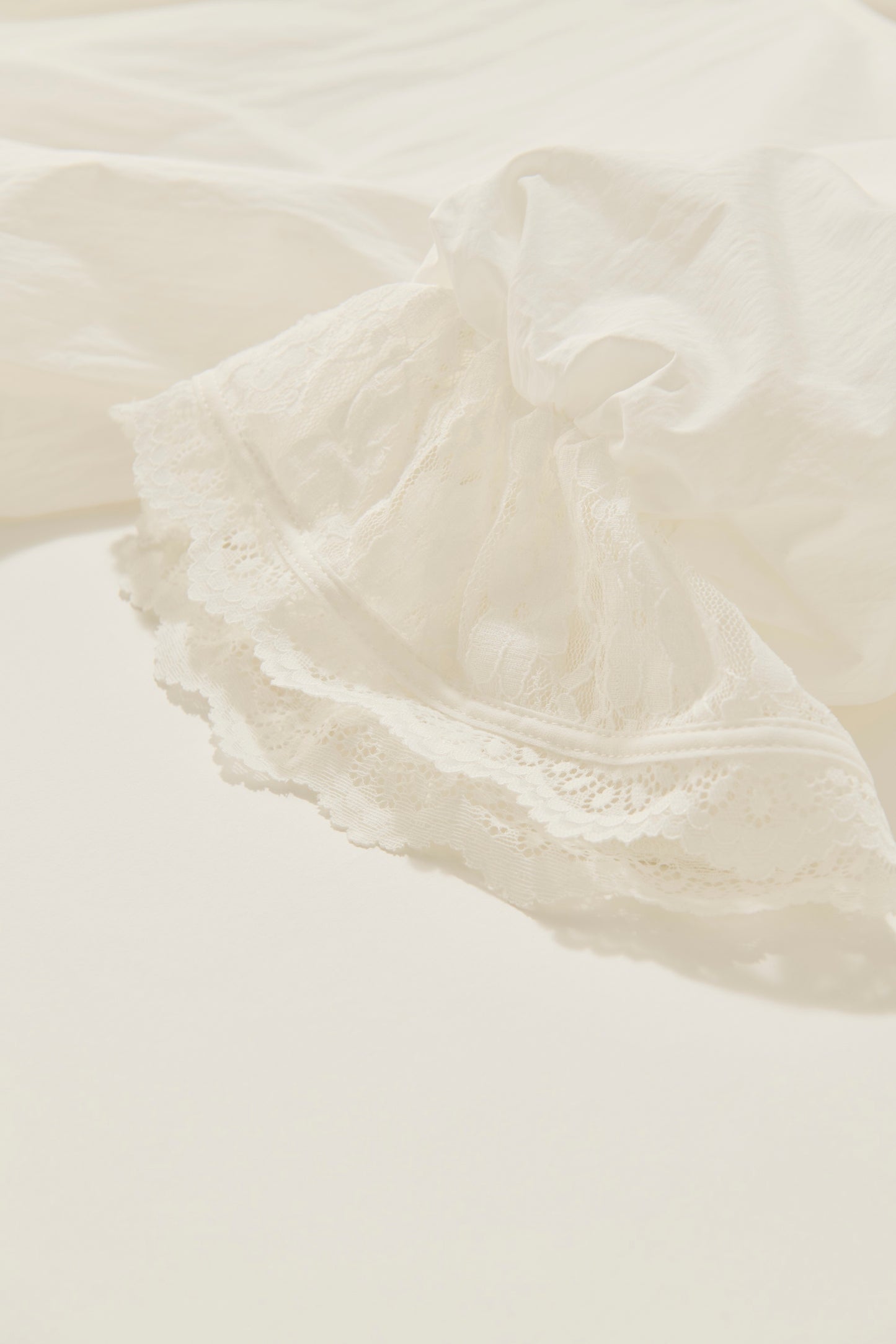 Lace puff balloon blouse / black