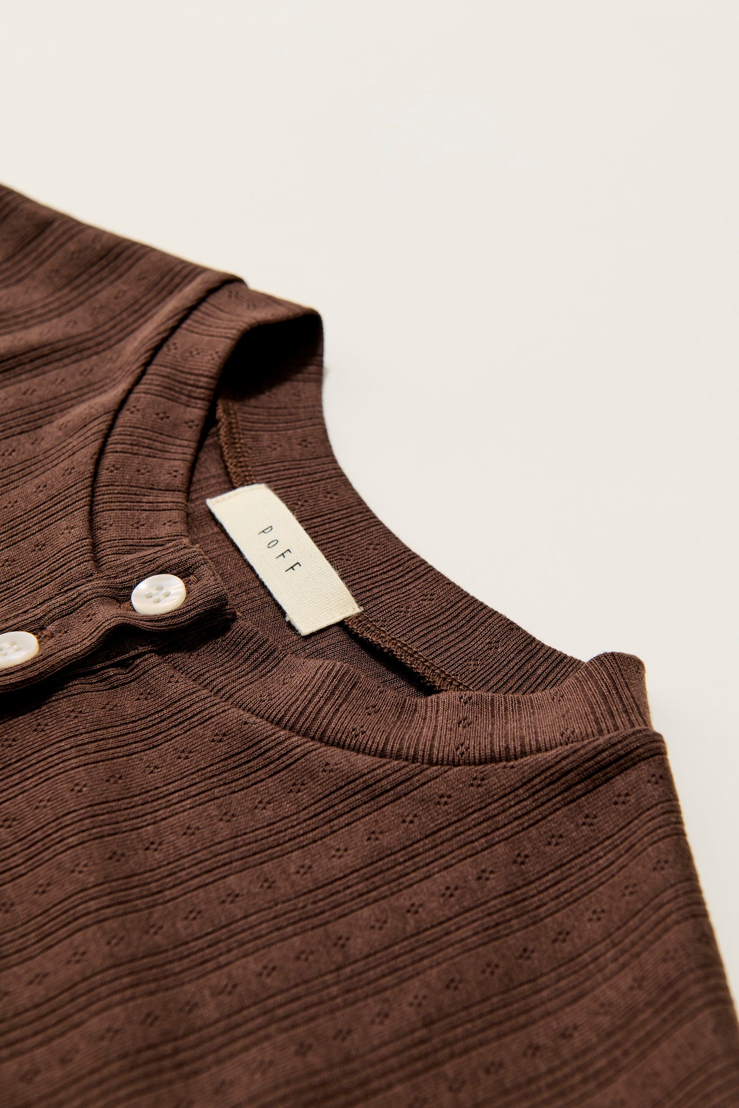 eyelet cut button Tshirt / chestnut