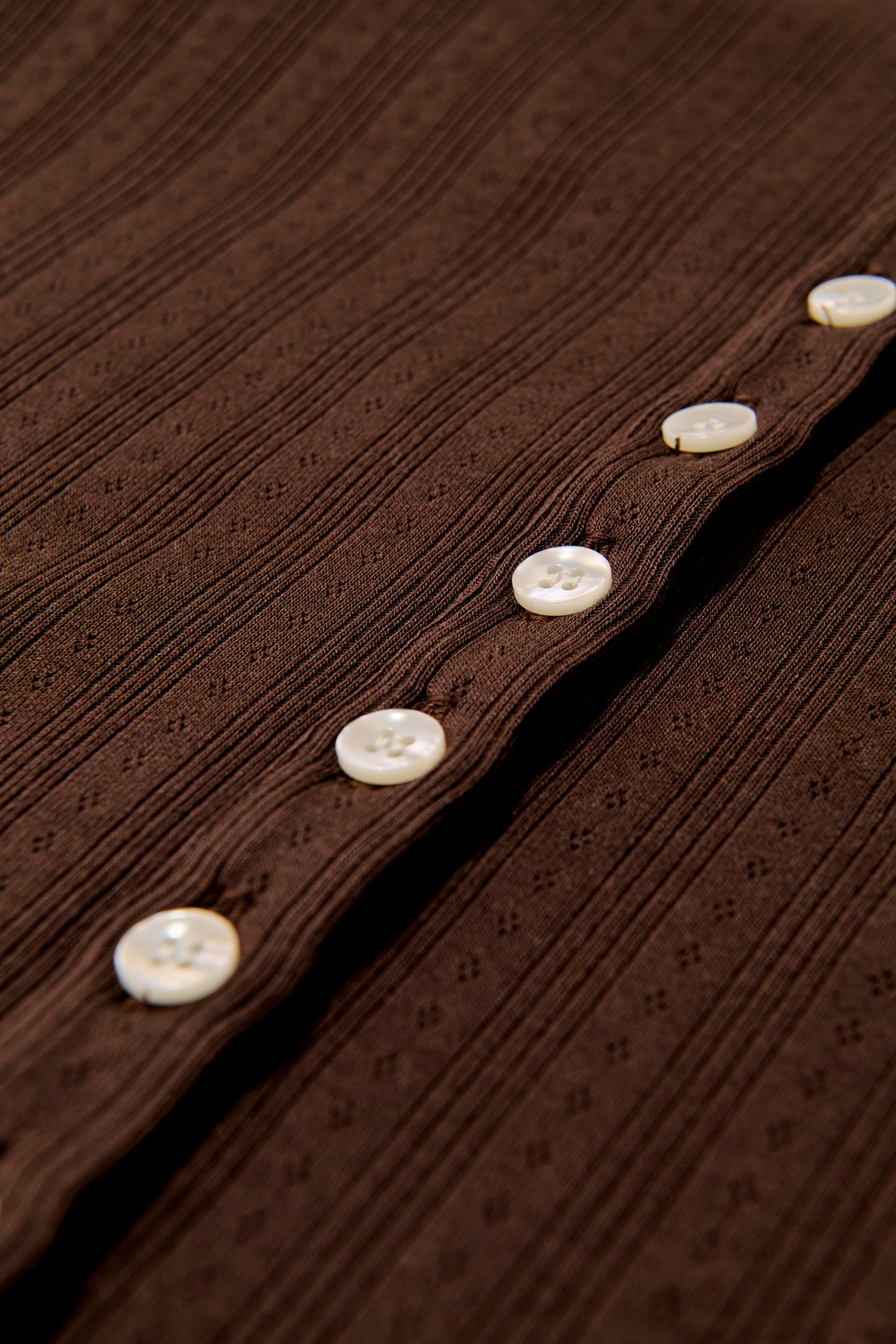 eyelet cut button Tshirt / chestnut