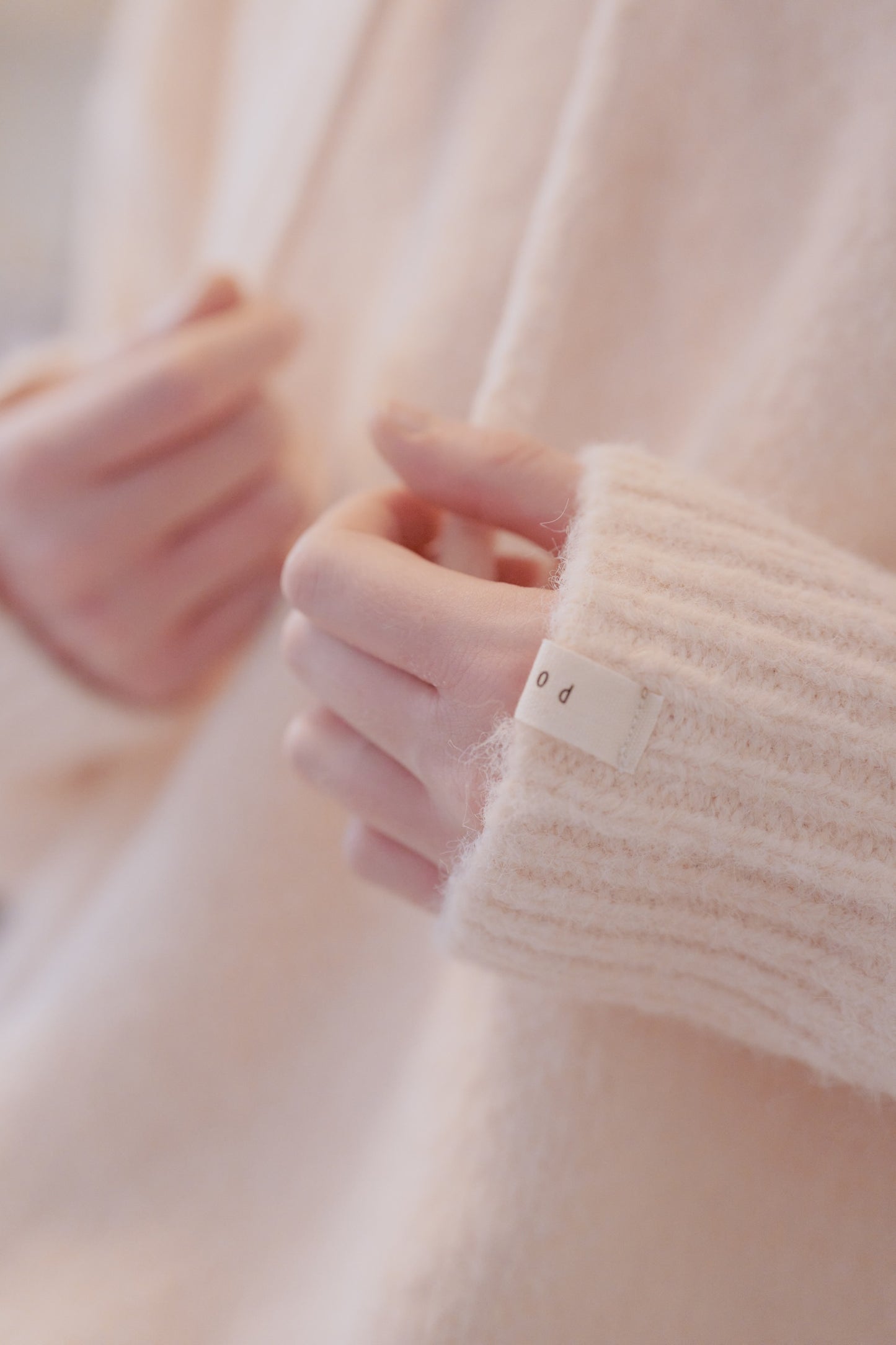 Fluffy Knit Hoodie / peach milk