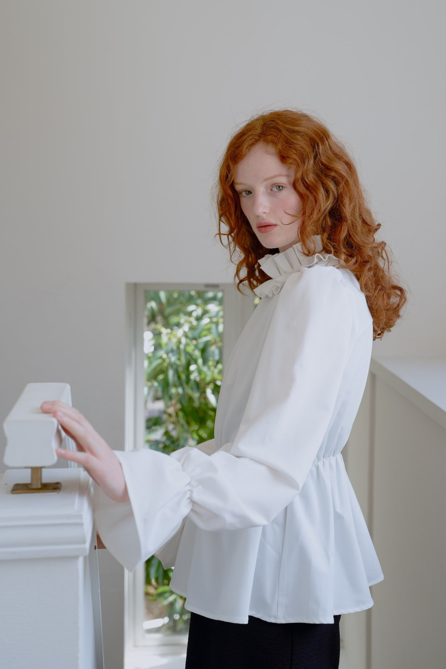 Volume frill collar blouse / white