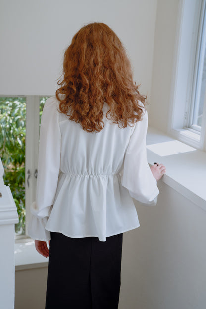 Volume frill collar blouse / white