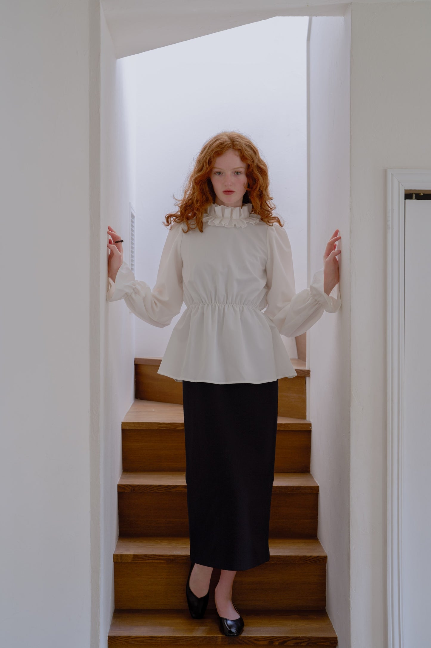 Volume frill collar blouse / white