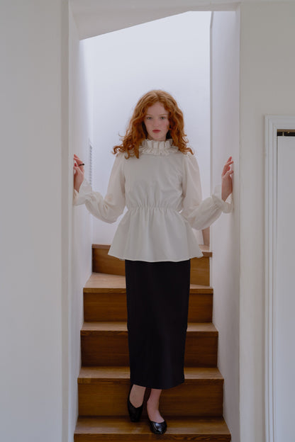 Volume frill collar blouse / white