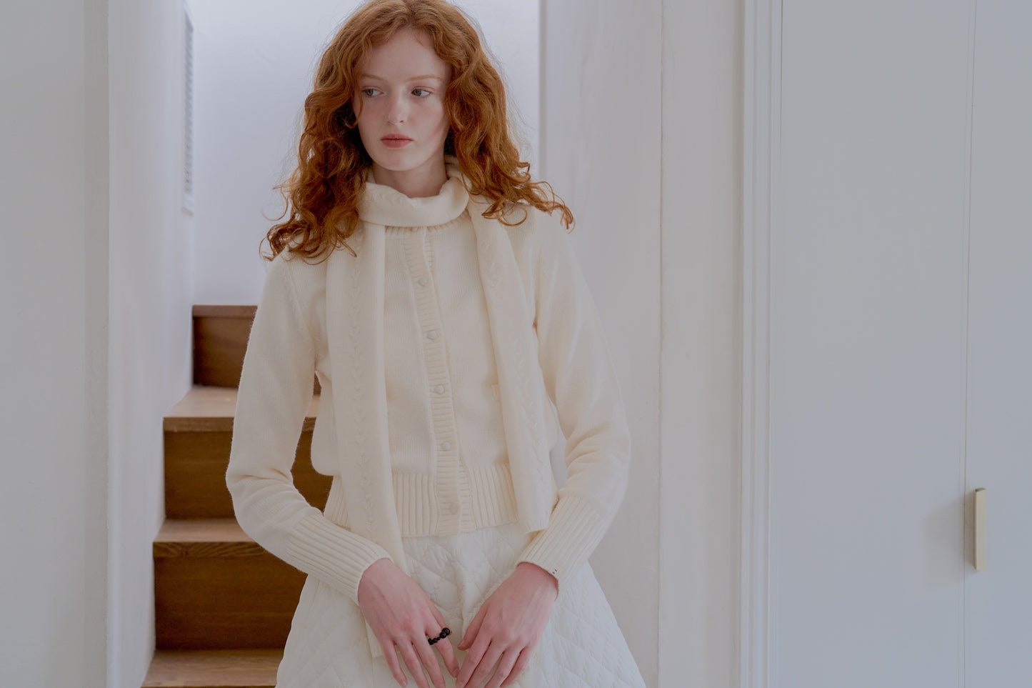 Long knit stole / milk