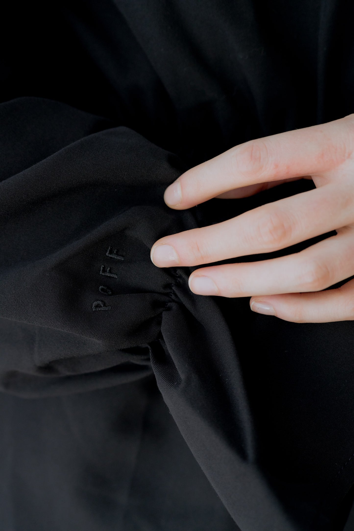 Volume frill collar blouse / black