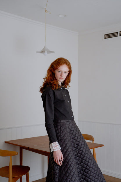 lace cuff cropped shirt / black
