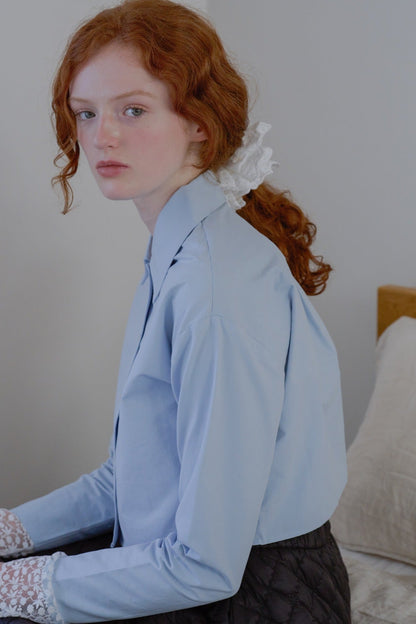 lace cuff cropped shirt / light blue