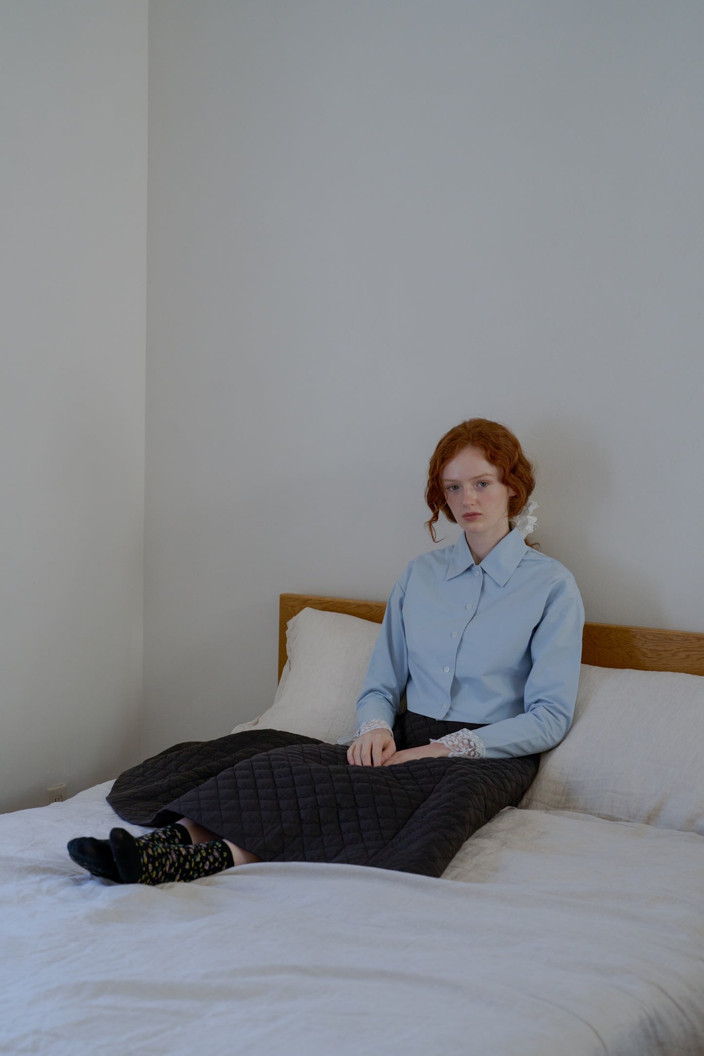 lace cuff cropped shirt / light blue