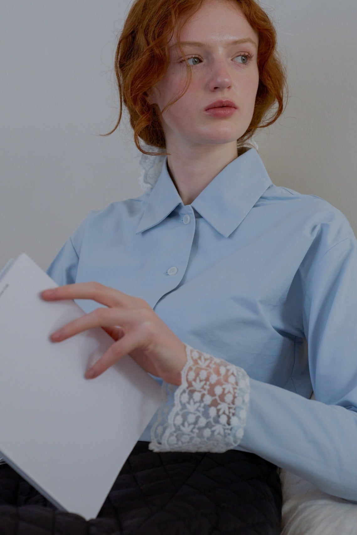 lace cuff cropped shirt / light blue