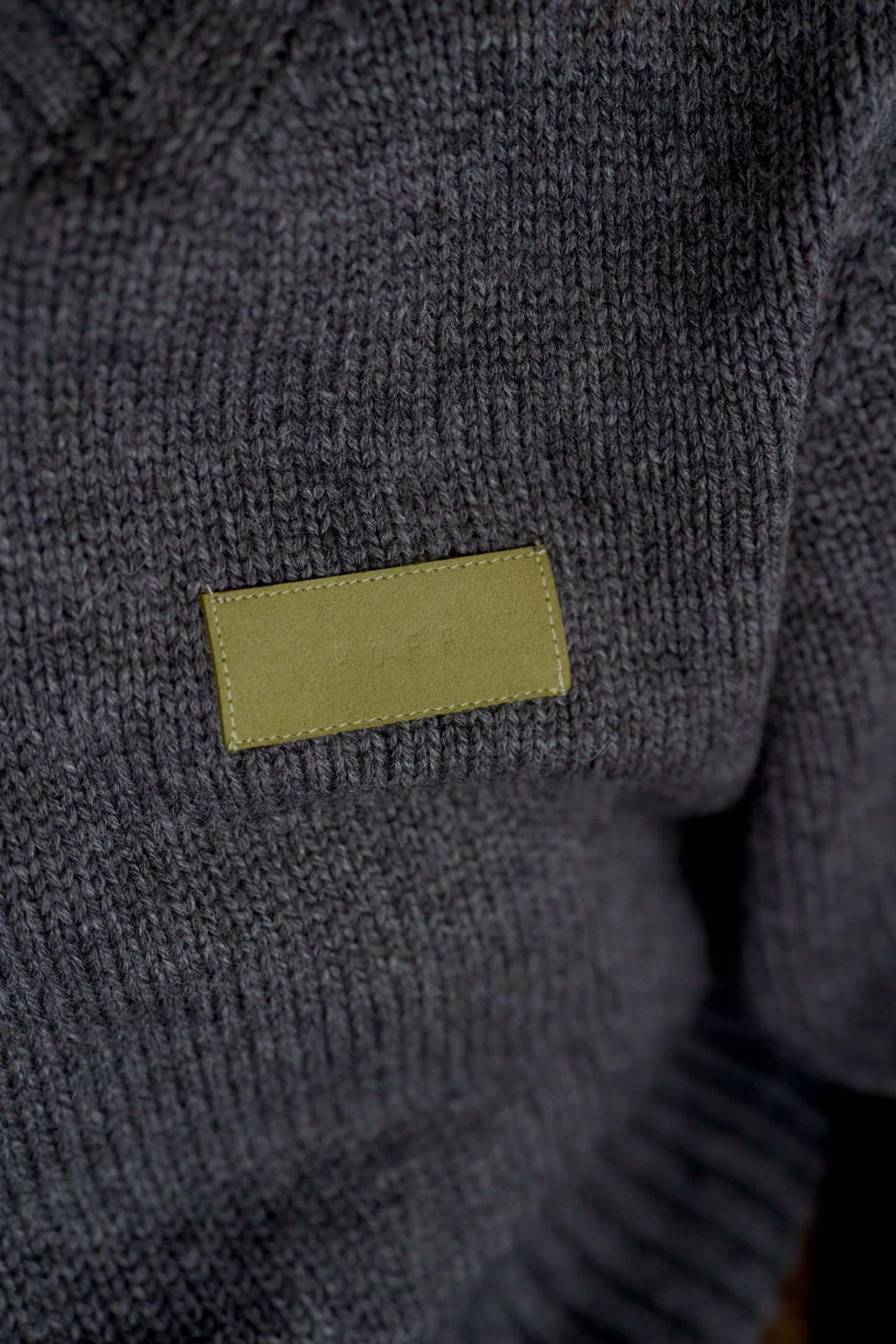 Leather Patch Knit Pullove / gray