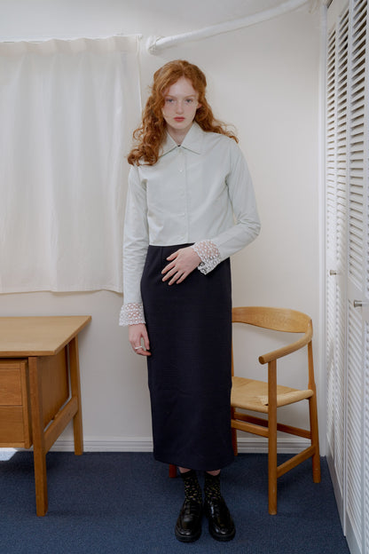 lace cuff cropped shirt / off white