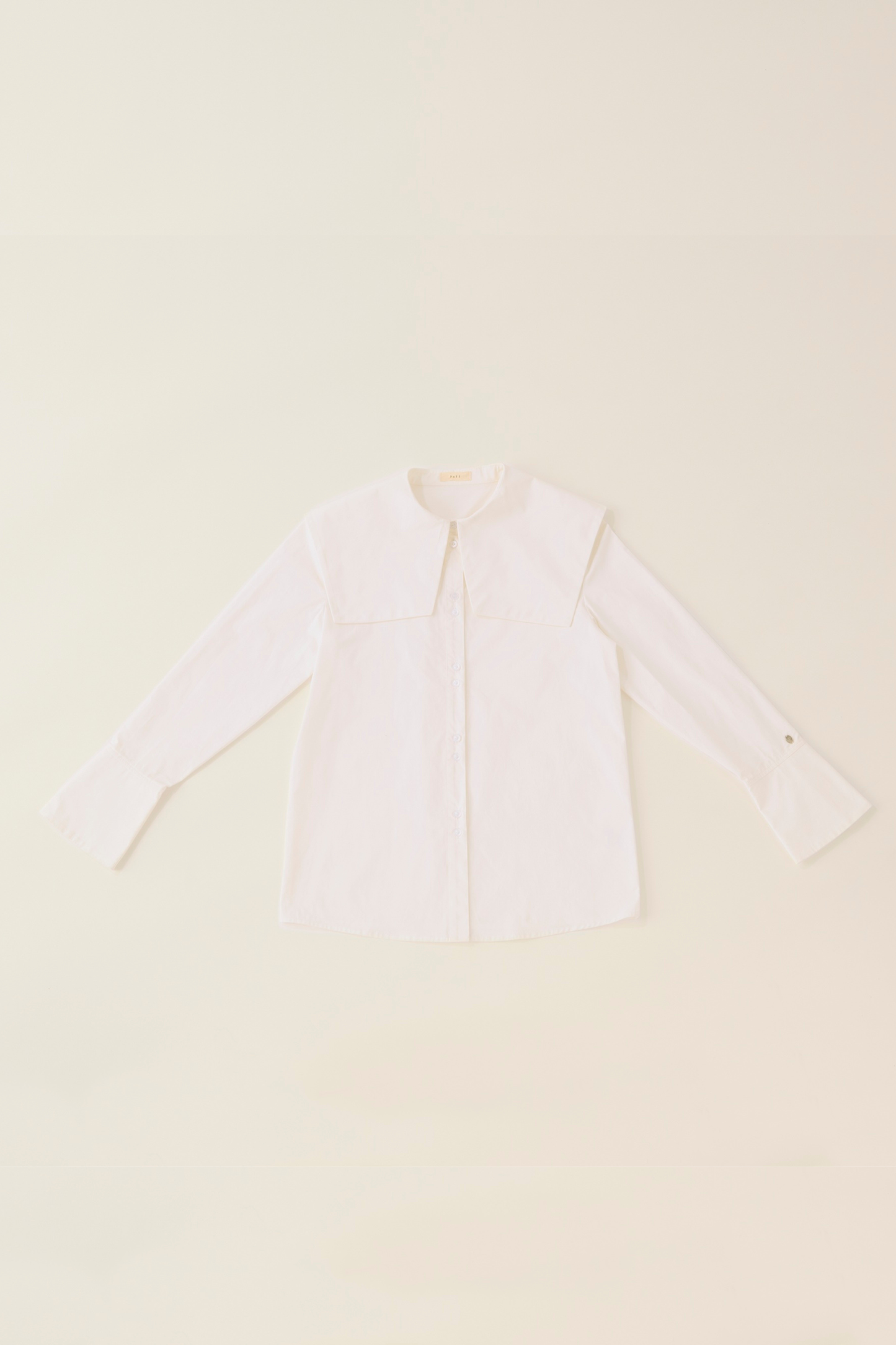 Box collar double button blouse / white