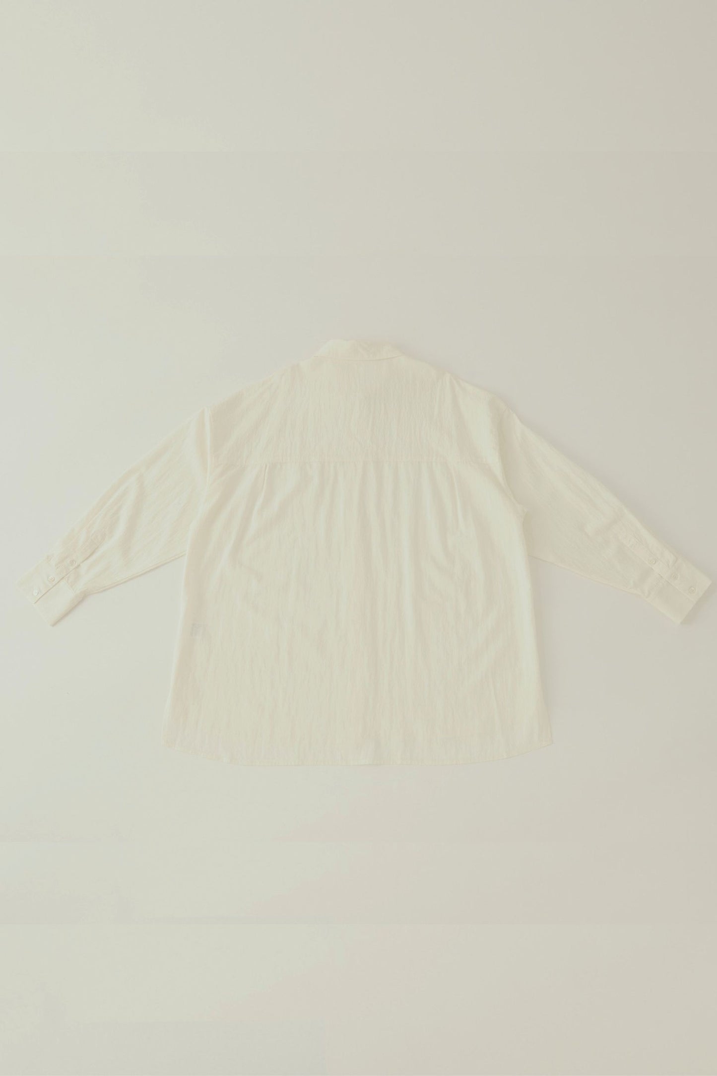"P" Embroidery shirt / magnolia