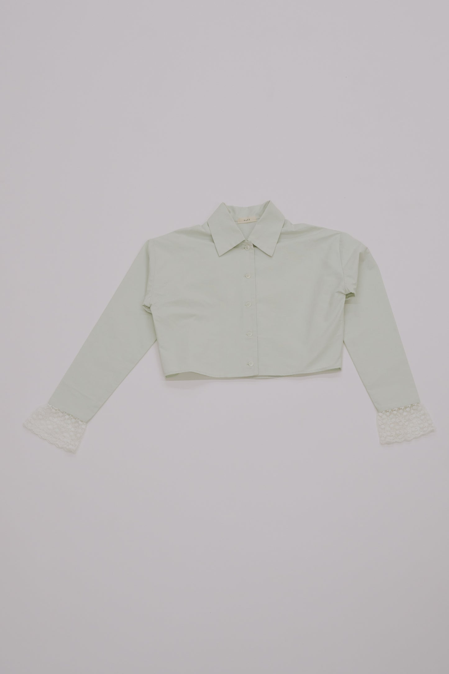 lace cuff cropped shirt / off white