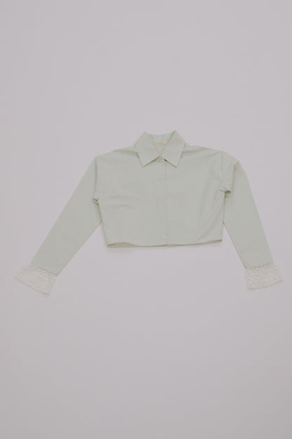 lace cuff cropped shirt / off white