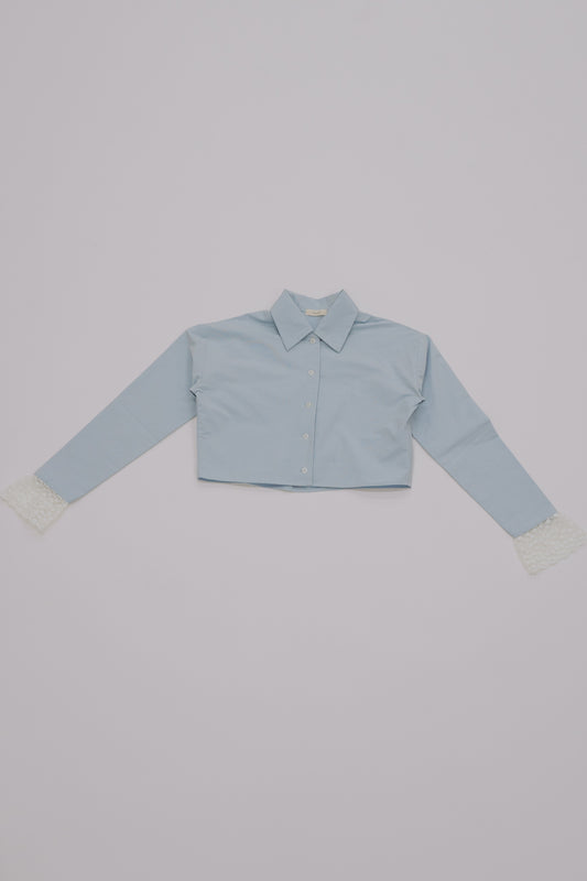 lace cuff cropped shirt / light blue