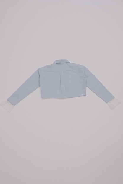 lace cuff cropped shirt / light blue