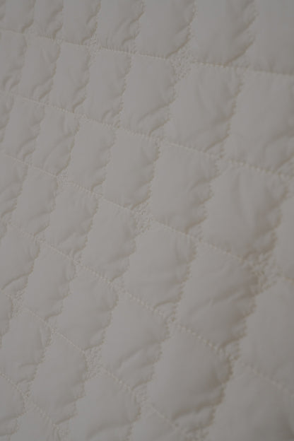 Quilting volume tops / white