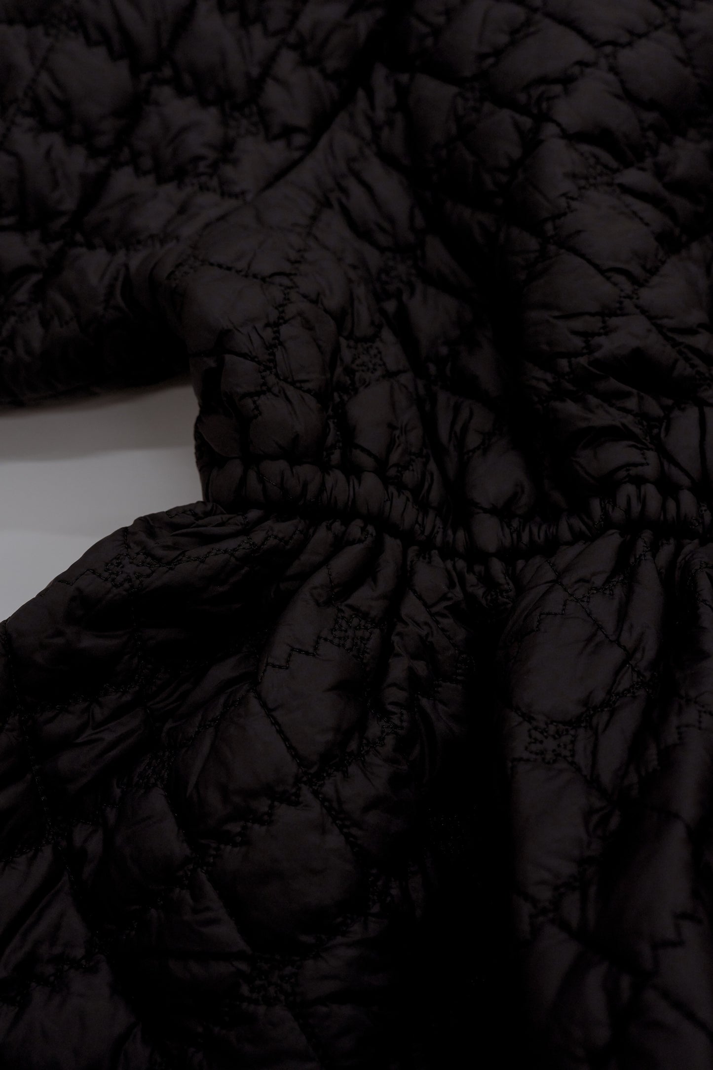 Quilting volume tops / black