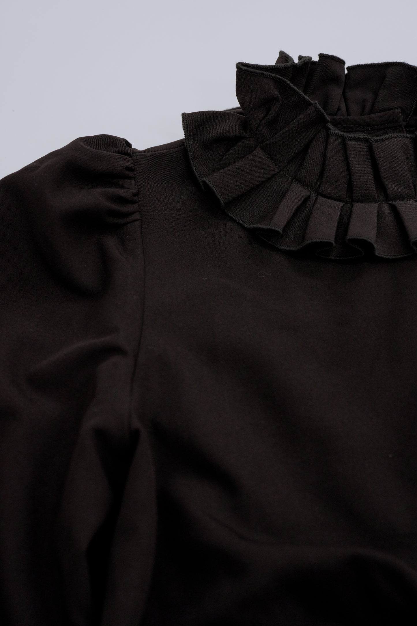 Volume frill collar blouse / black