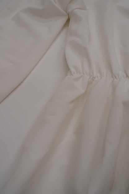 Volume frill collar blouse / white