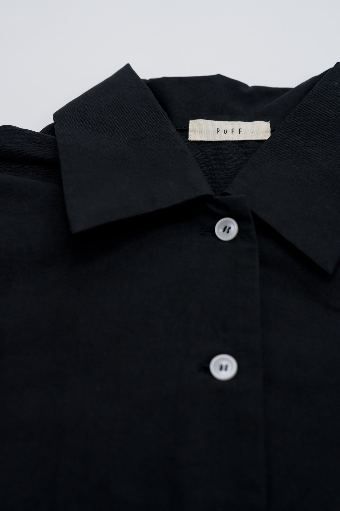 lace cuff cropped shirt / black