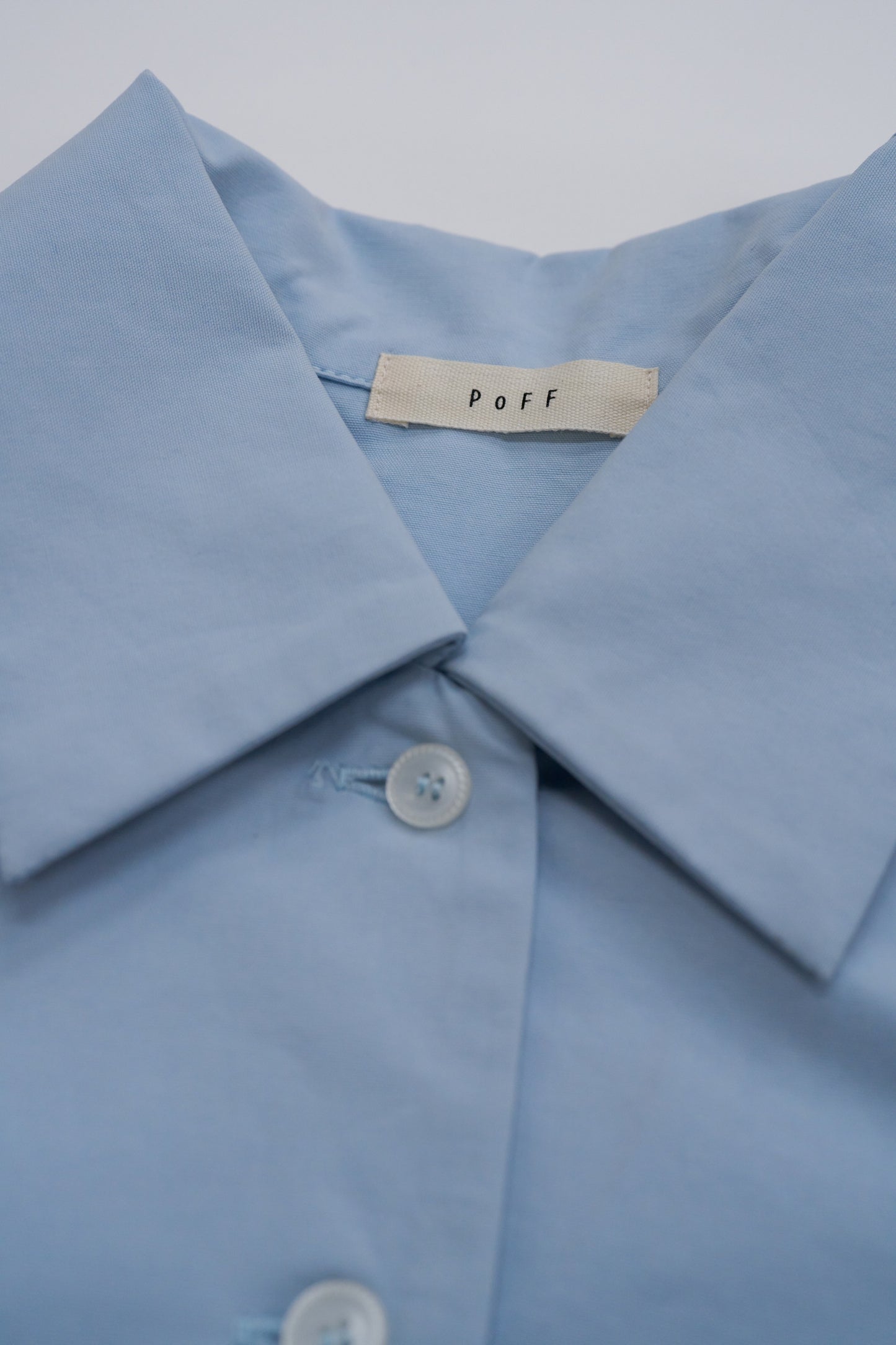 lace cuff cropped shirt / light blue