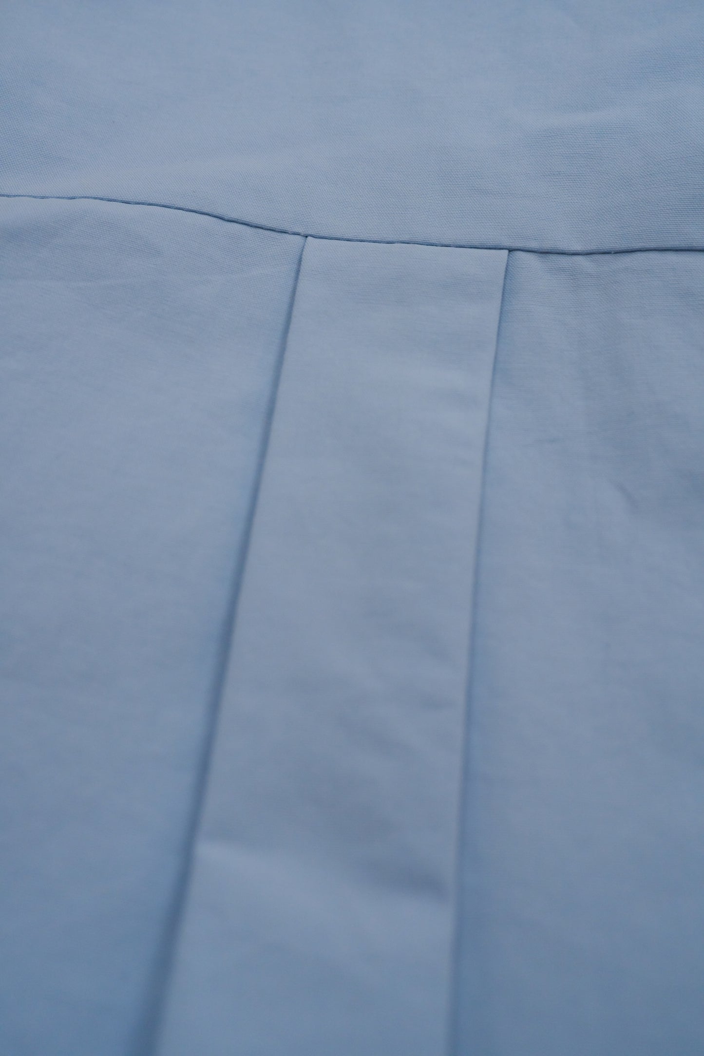 lace cuff cropped shirt / light blue