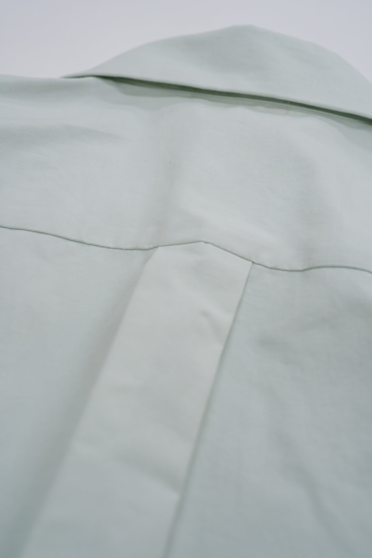 lace cuff cropped shirt / off white