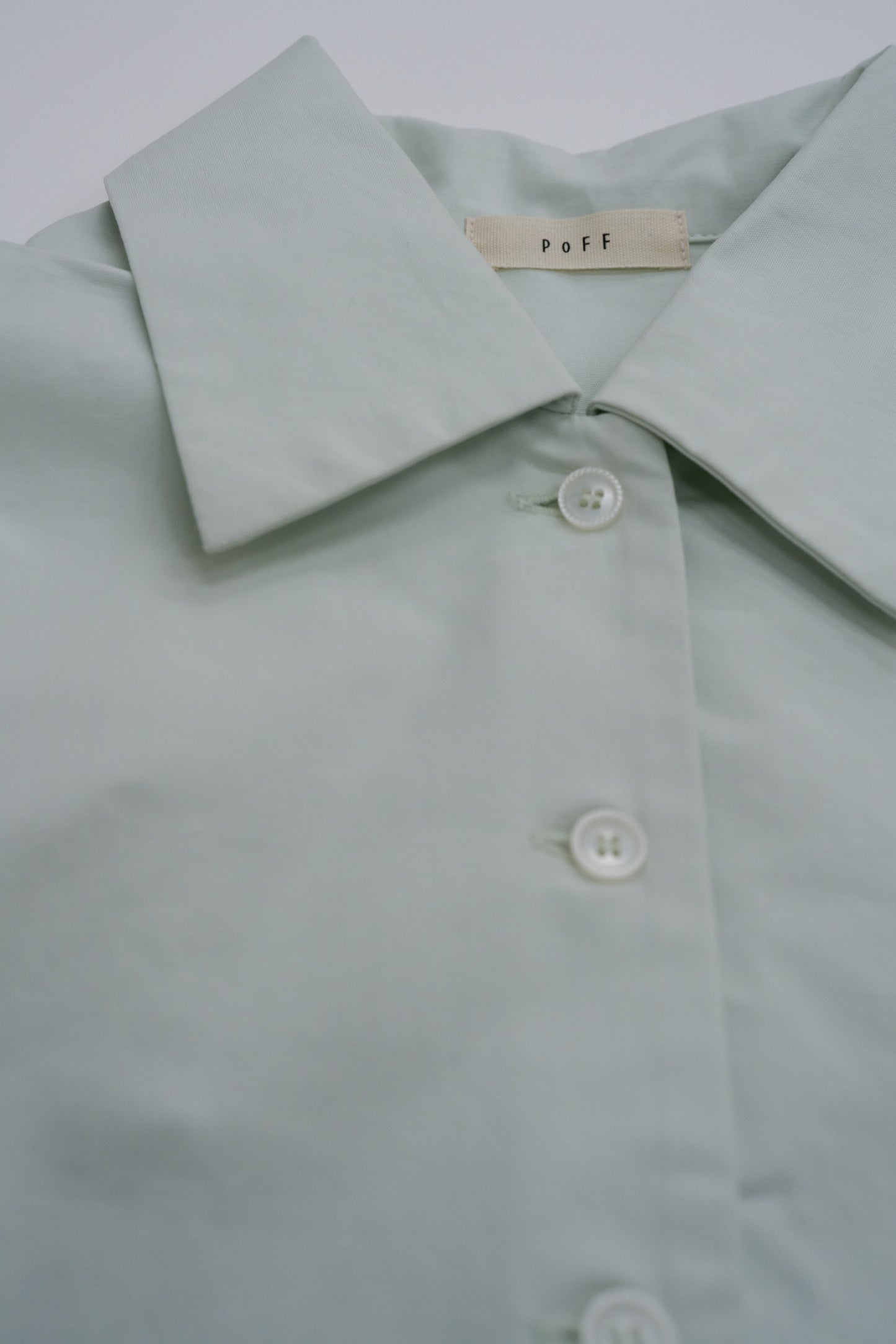 lace cuff cropped shirt / off white