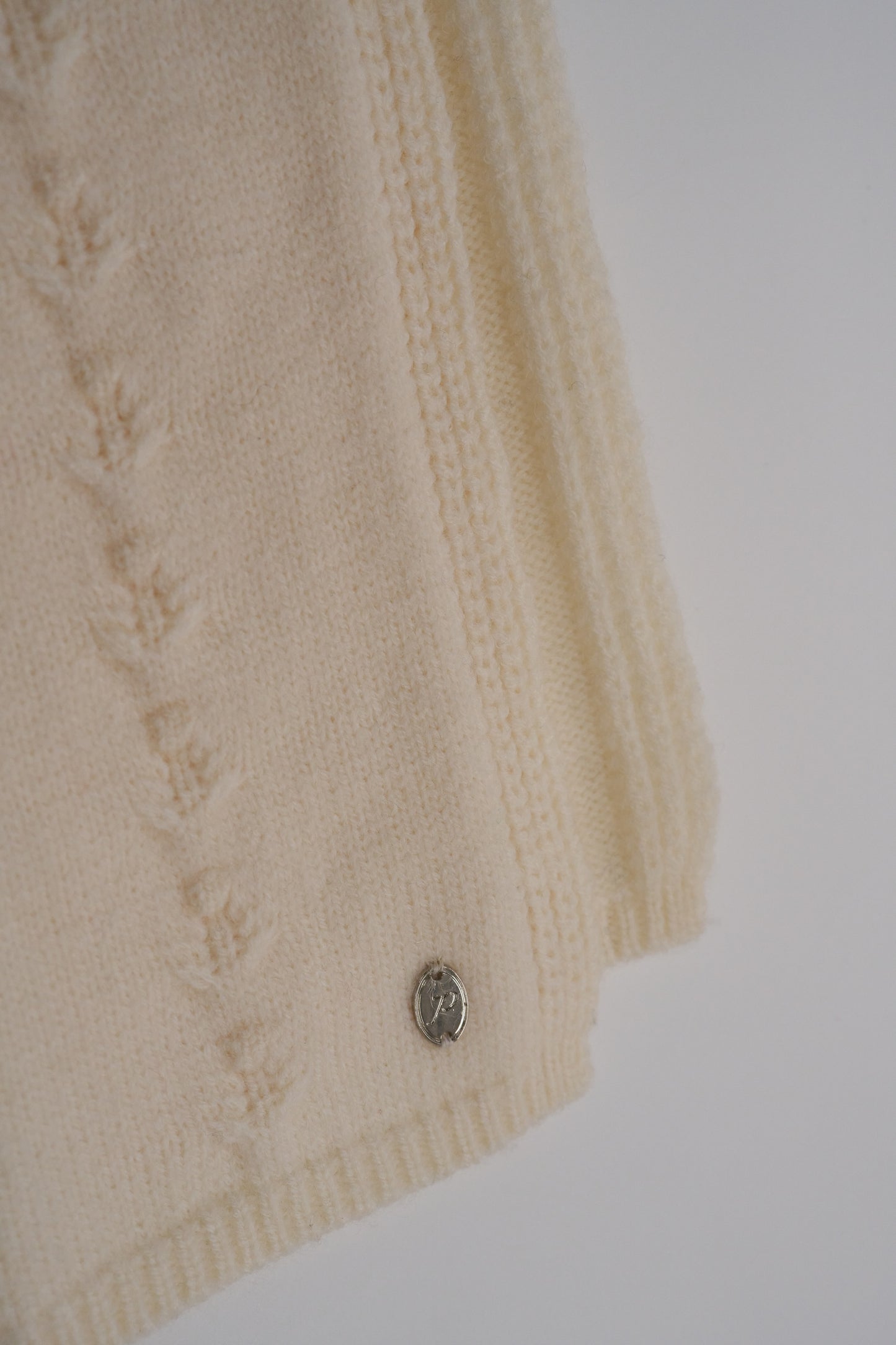 Long knit stole / milk