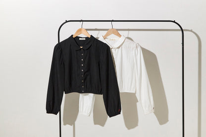 Round collar cropped blouse / Black