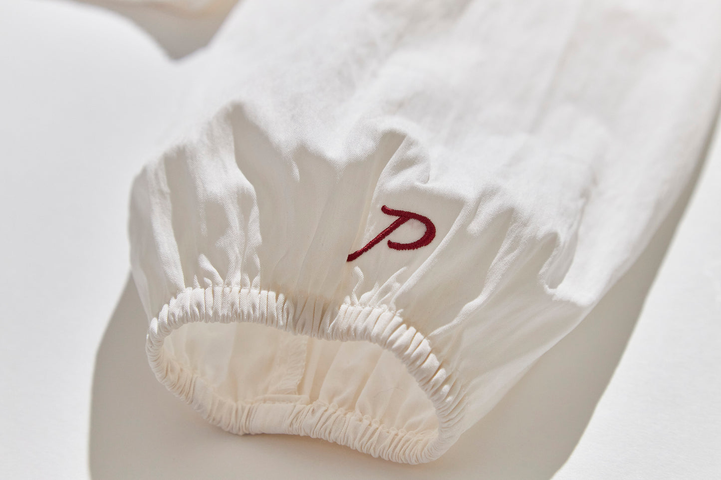 Round collar cropped blouse / White