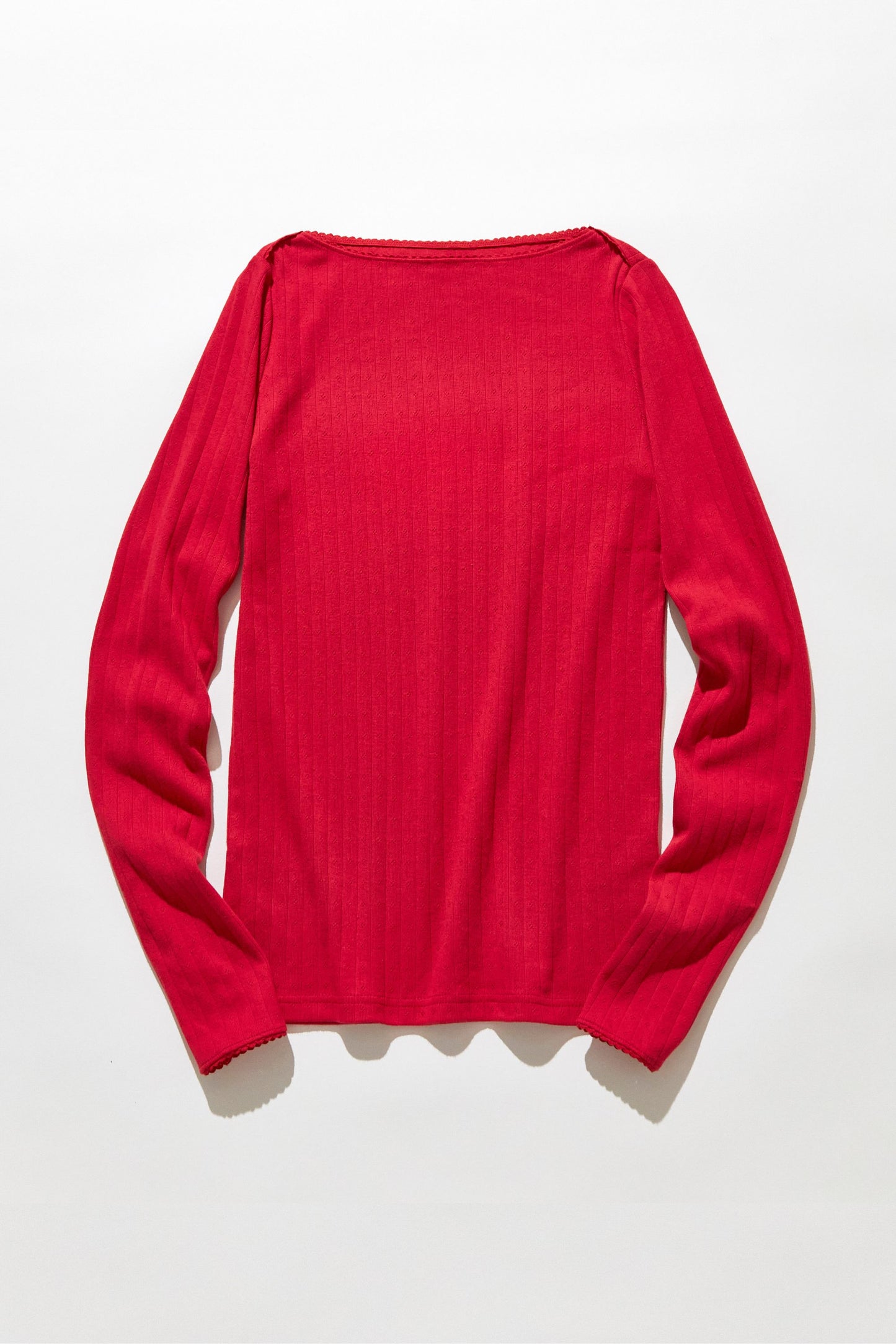 Eyelet lace boat-neck tops / Classic red