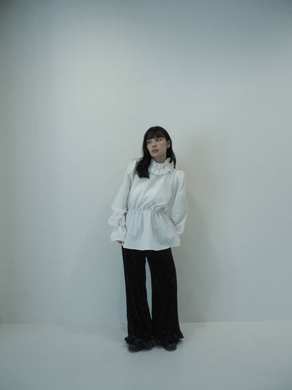 Volume frill collar blouse / white
