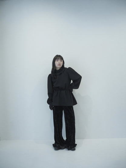 Volume frill collar blouse / black