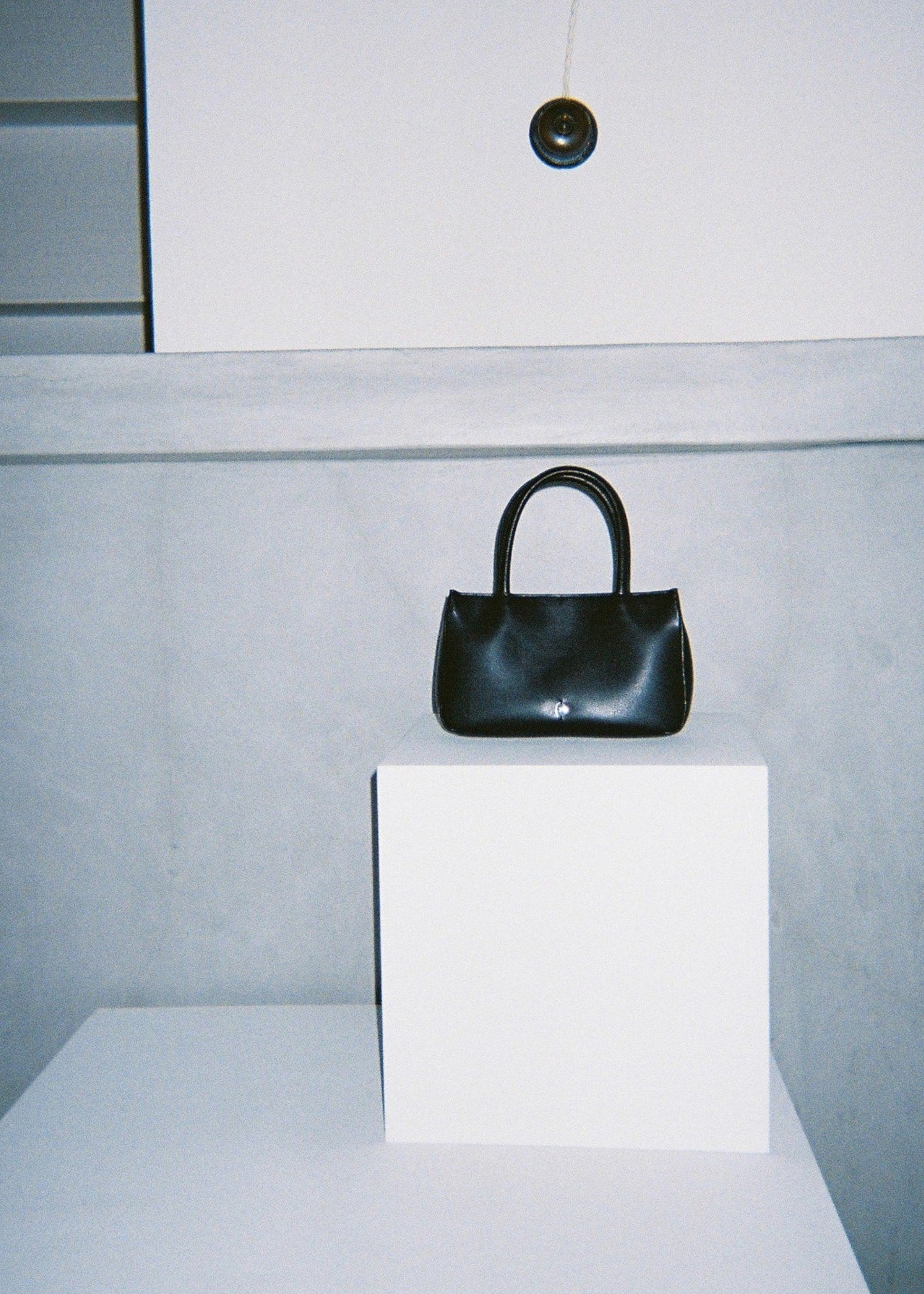 leather hand bag / rich black