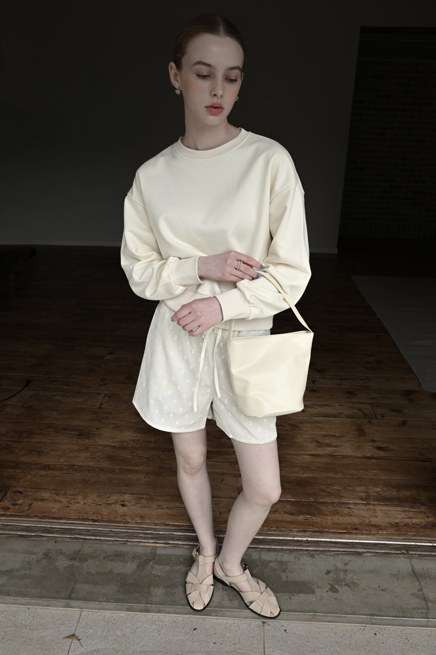 Shoulder logo pullover / white