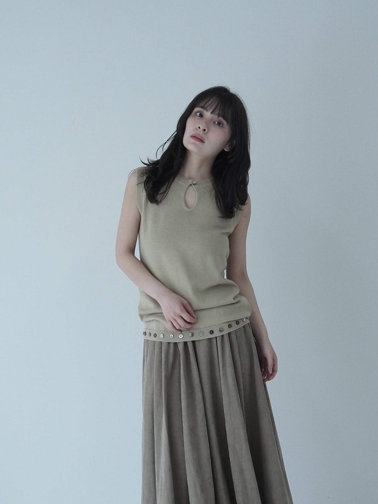 Hem button knit top / Olive beige