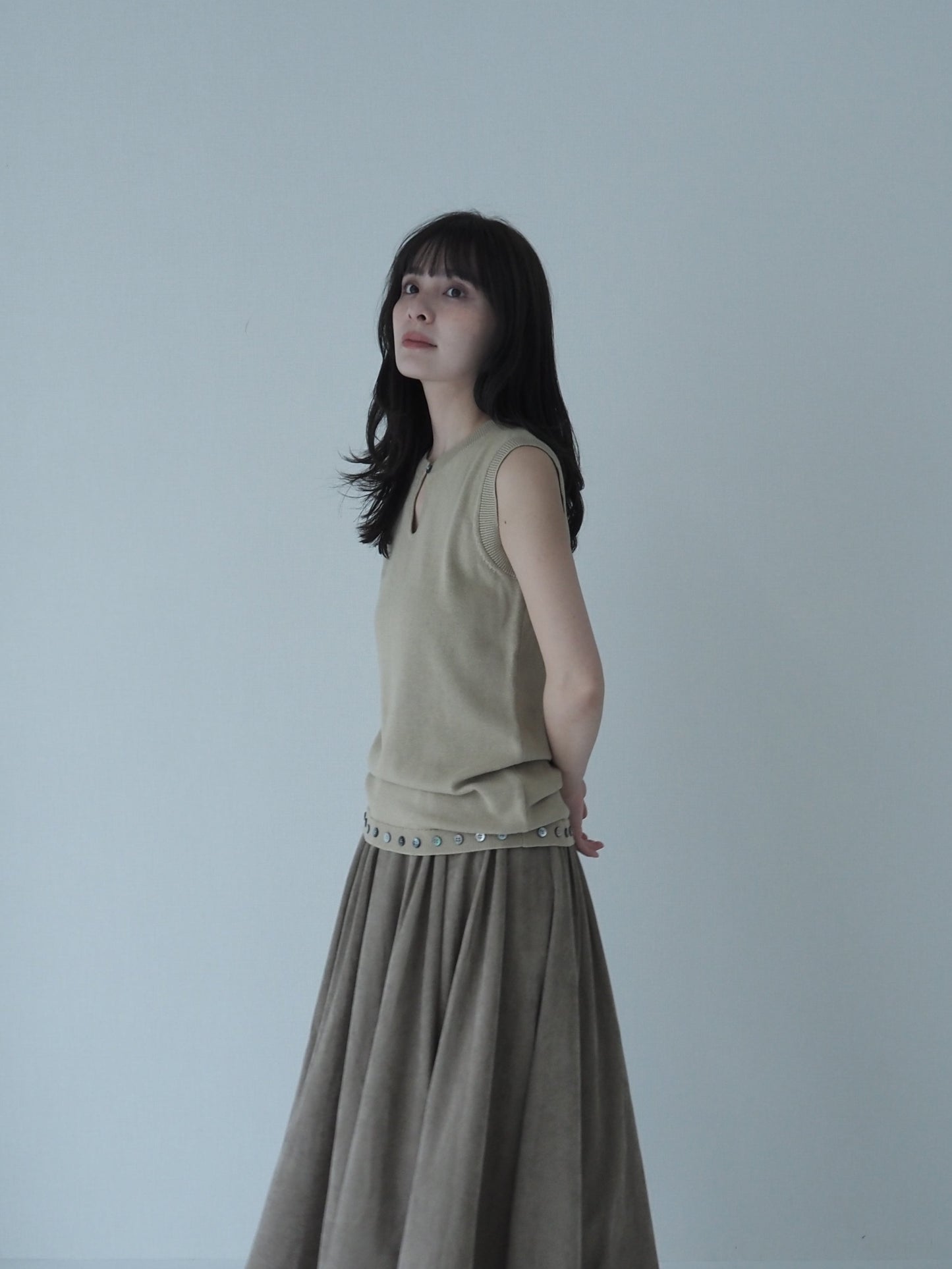Hem button knit top / Olive beige
