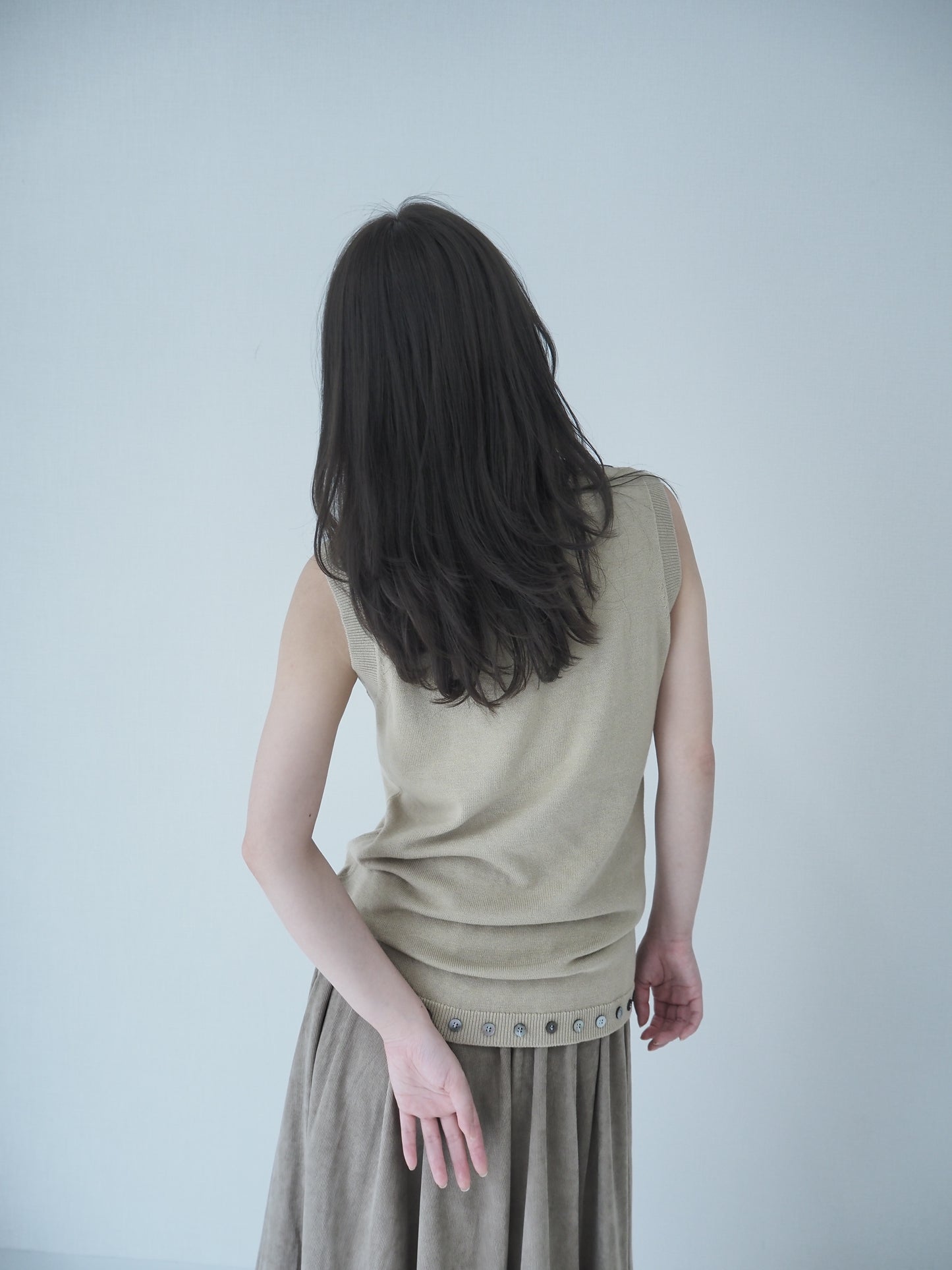 Hem button knit top / Olive beige