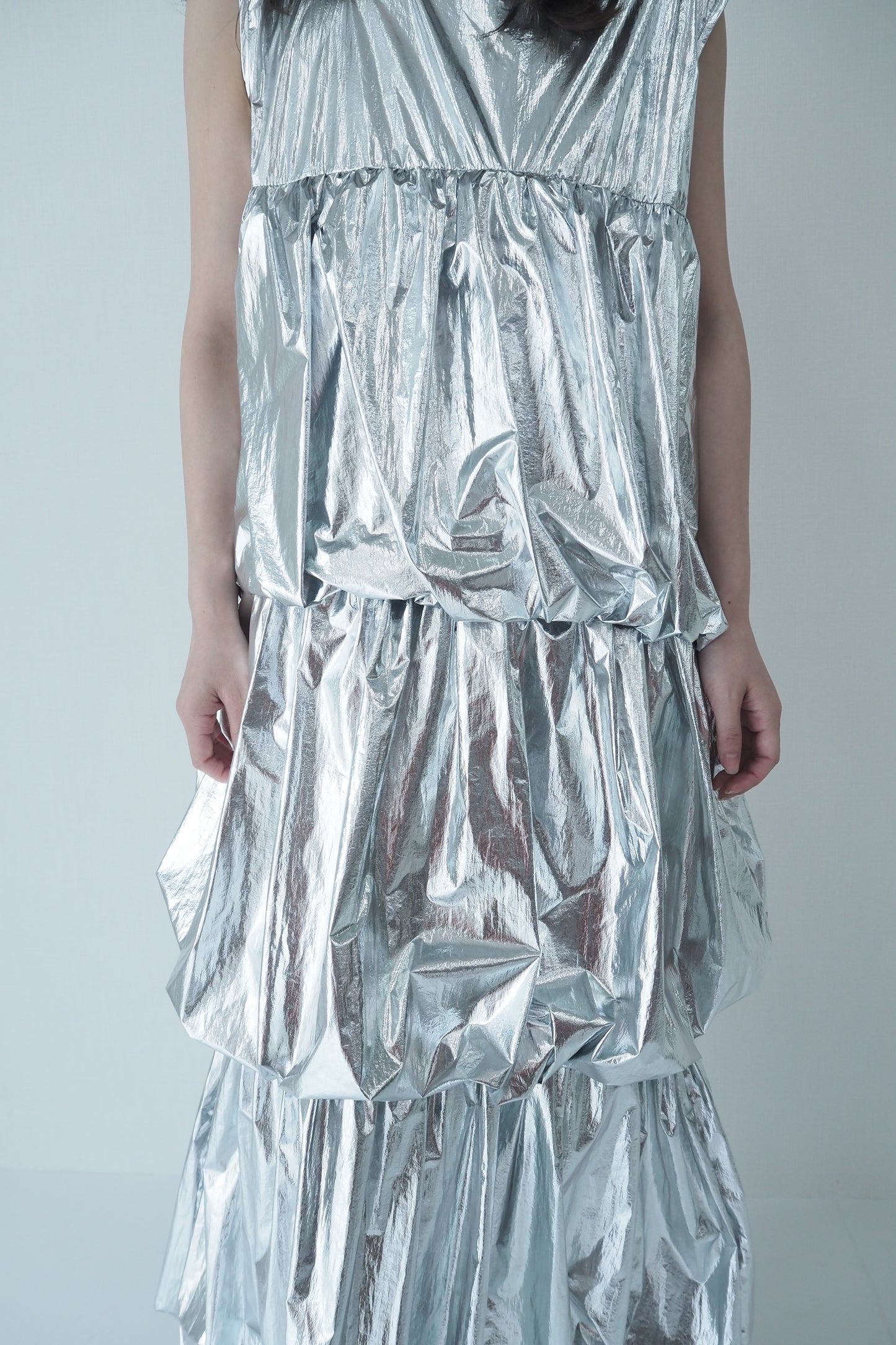 Metallic balloon tiered dress / silver