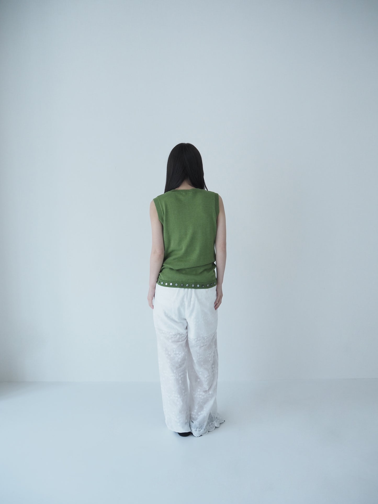 Hem button knit top / Basil