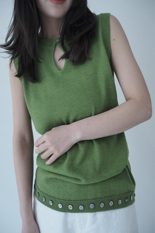 Hem button knit top / Basil