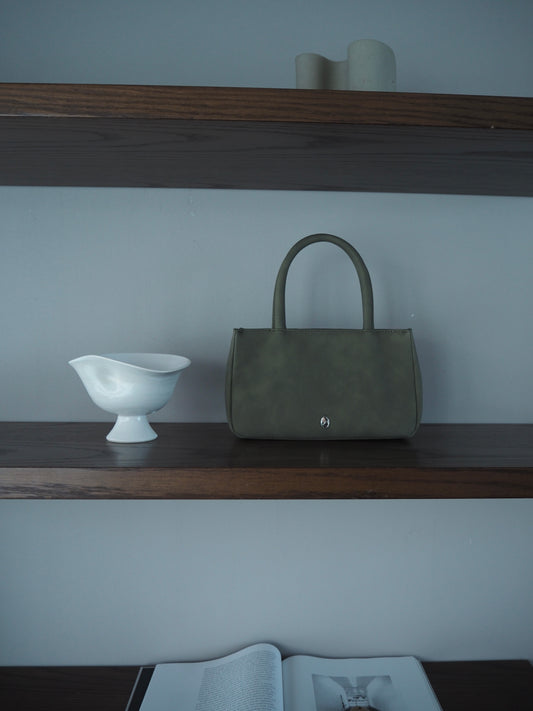 suede hand bag/olive