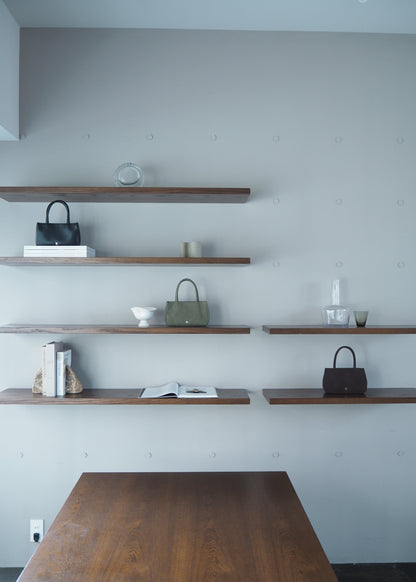 leather hand bag / rich black