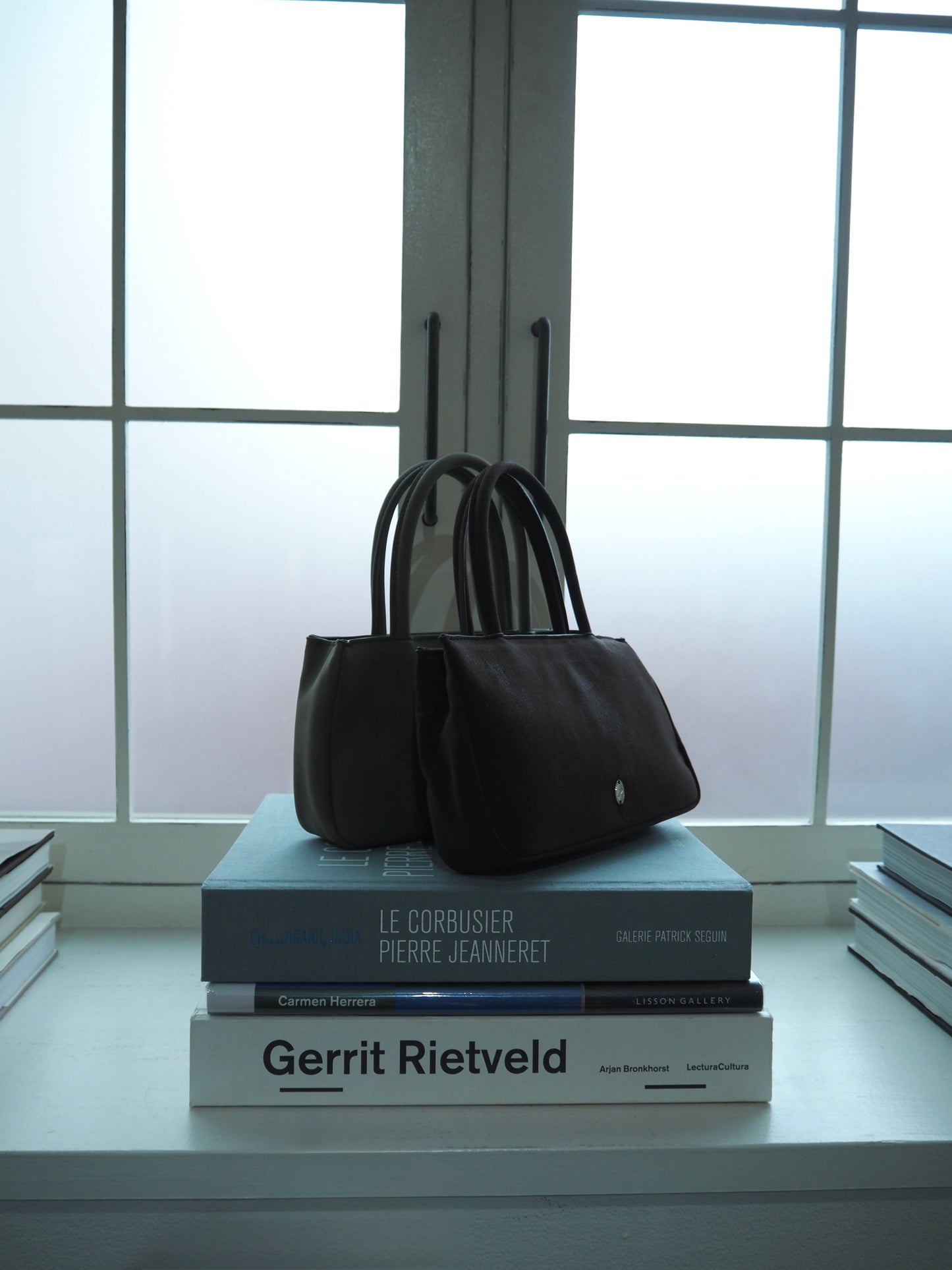 suede hand bag/chocolate