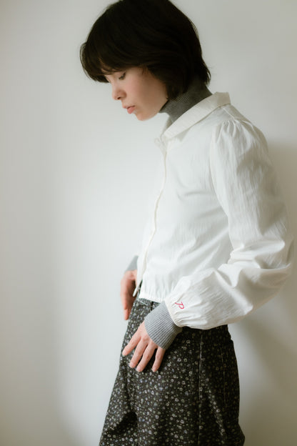 Round collar cropped blouse / White