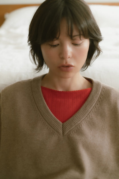 Eyelet lace boat-neck tops / Classic red